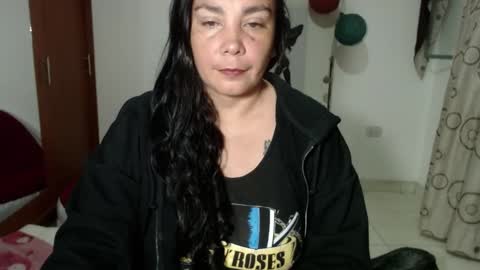 Snapshot of vivian_milf_paint chatting on 18, 9, 2025 vivian_milf_paint online show from 18, 9, 2025