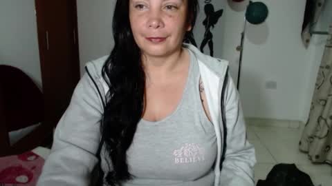 Snapshot of vivian_milf_paint chatting on 19, 9, 2025 vivian_milf_paint online show from 19, 9, 2025