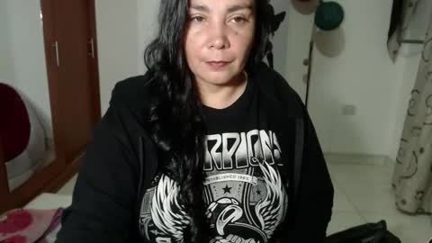 Snapshot of vivian_milf_paint chatting on 27, 9, 2025 vivian_milf_paint online show from 27, 9, 2025