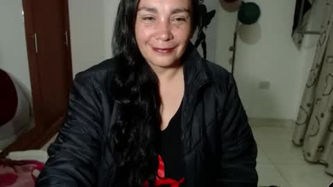 Snapshot of vivian_milf_paint chatting on 7, 10, 2025 vivian_milf_paint online show from 7, 10, 2025