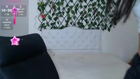 instagram Viviana73215 online show from 22, 4, 2026