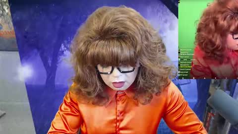 Snapshot of vivianfrost chatting on 8, 10, 2025 VivianFrosty online show from 8, 10, 2025