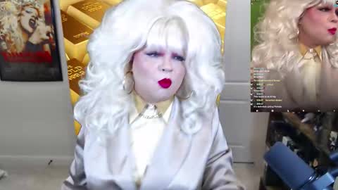 Snapshot of vivianfrost chatting on 8, 11, 2025 VivianFrosty online show from 8, 11, 2025