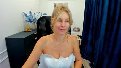 Snapshot of vivianlirei chatting on 11, 9, 2025 Sinti online show from 11, 9, 2025