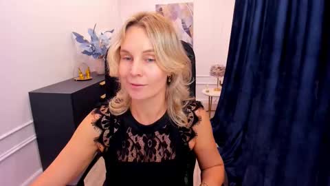 Snapshot of vivianlirei chatting on 25, 9, 2025 Sinti online show from 25, 9, 2025