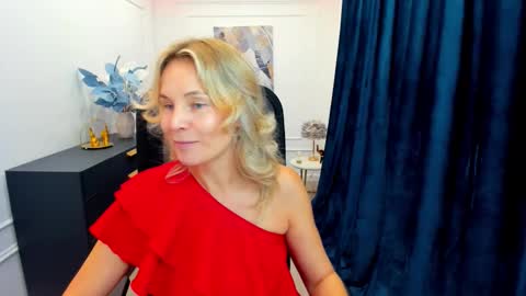Snapshot of vivianlirei chatting on 28, 9, 2025 Sinti online show from 28, 9, 2025