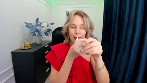 Snapshot of vivianlirei chatting on 11, 10, 2025 Sinti online show from 11, 10, 2025