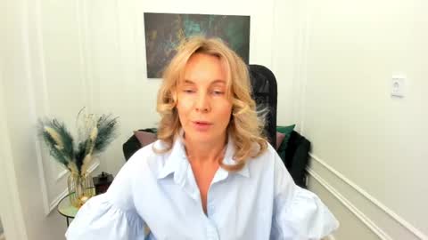 Snapshot of vivianlirei chatting on 4, 7, 2026 Sinti online show from 4, 7, 2026