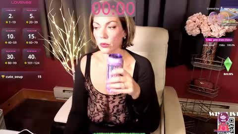 Snapshot of vivianluxe chatting on 13, 11, 2025 VivianLuxe online show from 13, 11, 2025