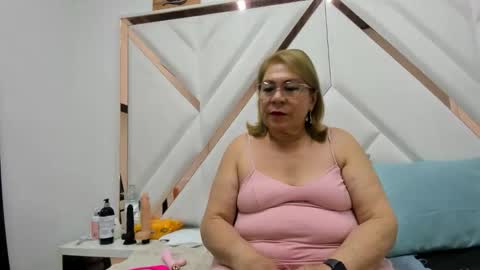 ViviannaJhonson online show from 16, 2, 2026