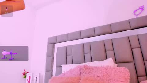 Snapshot of vivianne_scott chatting on 1, 10, 2025 Vivi online show from 1, 10, 2025