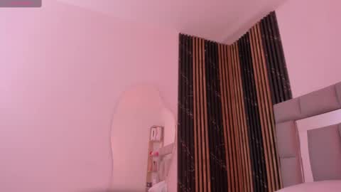 Snapshot of vivianne_scott chatting on 16, 10, 2025 Vivi online show from 16, 10, 2025