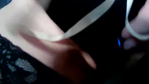 Snapshot of vivians_roses chatting on 7, 3, 2026 Vivians Roses online show from 7, 3, 2026