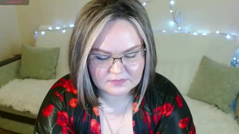 Snapshot of vivien__wet chatting on 2, 2, 2025 Vivien online show from 2, 2, 2025