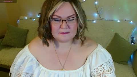 Snapshot of vivien__wet chatting on 5, 2, 2025 Vivien online show from 5, 2, 2025