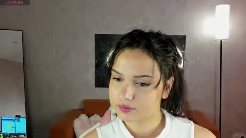 Snapshot of vivien_ross chatting on 3, 5, 2026 vivien_ross online show from 3, 5, 2026