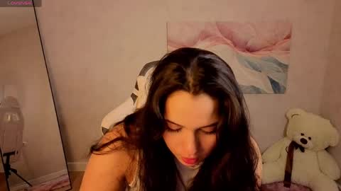 Snapshot of vivien_ross chatting on 5, 5, 2026 vivien_ross online show from 5, 5, 2026