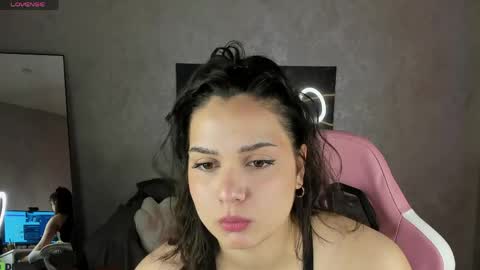 Snapshot of vivien_ross chatting on 6, 5, 2026 vivien_ross online show from 6, 5, 2026