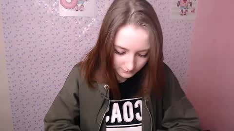 vivienalles_ online show from 4, 12, 2024