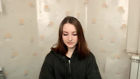 vivienalles_ online show from 5, 12, 2024