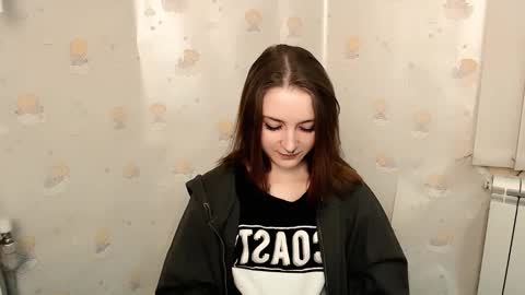 vivienalles_ online show from 5, 12, 2024