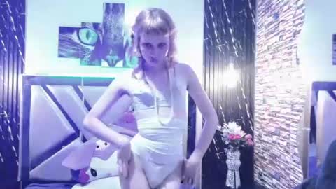 Snapshot of vivienne_hadid chatting on 29, 7, 2026 vivienne hadid online show from 29, 7, 2026