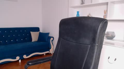 Vivienne online show from 1, 3, 2025