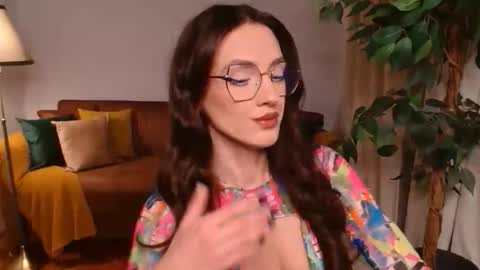 Vivienne online show from 2, 12, 2025