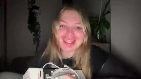 Snapshot of vmaeros chatting on 22, 12, 2025 Hey Im Charlie 3 online show from 22, 12, 2025