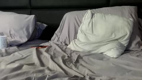 Enjoy guys of all ages if you are not on cam please dont ask for requests if i dont respond dont think im ignoring you i online show from 15, 12, 2025