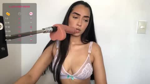 Snapshot of vsantini_ chatting on 5, 2, 2025 vsantini_ online show from 5, 2, 2025