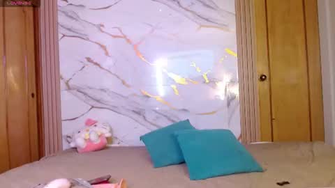 kitty SUPORT ME AND MY BABY SINGLE MOMY online show from 12, 7, 2026