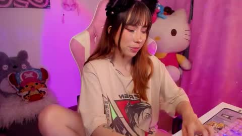 Snapshot of waifu_aika chatting on 22, 10, 2025 AIKA online show from 22, 10, 2025