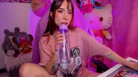 Snapshot of waifu_aika chatting on 25, 10, 2025 AIKA online show from 25, 10, 2025