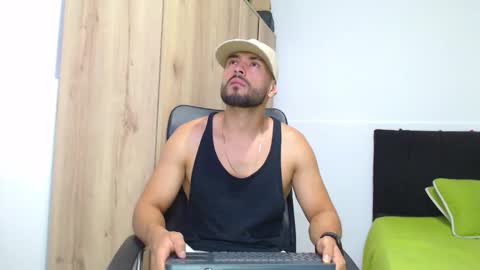 Snapshot of walter_brownn01 chatting on 29, 11, 2025 WALTER BROWN online show from 29, 11, 2025