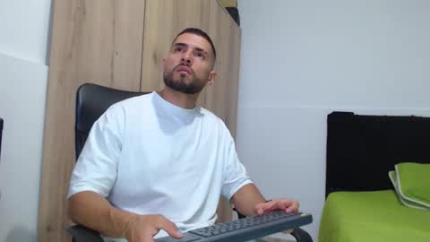 Snapshot of walter_brownn01 chatting on 30, 11, 2025 WALTER BROWN online show from 30, 11, 2025