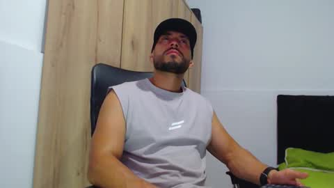 Snapshot of walter_brownn01 chatting on 5, 12, 2025 WALTER BROWN online show from 5, 12, 2025