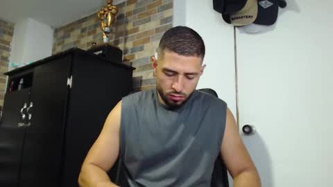 Snapshot of walter_brownn01 chatting on 14, 12, 2025 WALTER BROWN online show from 14, 12, 2025