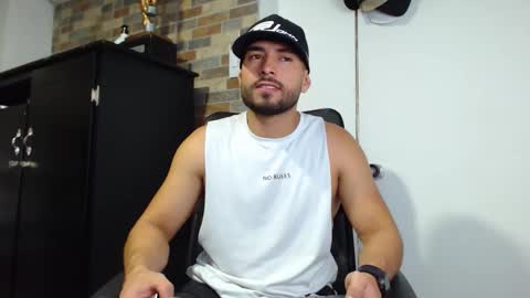 Snapshot of walter_brownn01 chatting on 18, 12, 2025 WALTER BROWN online show from 18, 12, 2025