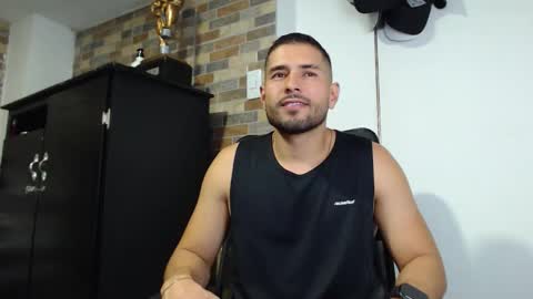 Snapshot of walter_brownn01 chatting on 23, 12, 2025 WALTER BROWN online show from 23, 12, 2025