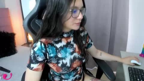 Snapshot of wanda_sg chatting on 12, 9, 2025 Alexandra online show from 12, 9, 2025