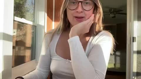 Snapshot of wanderlustjade chatting on 5, 12, 2024 Jade Adonis online show from 5, 12, 2024