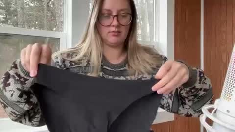 Snapshot of wanderlustjade chatting on 7, 1, 2025 Jade Adonis online show from 7, 1, 2025