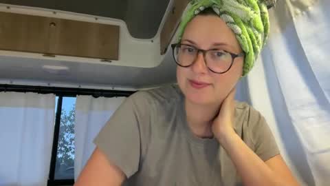 Snapshot of wanderlustjade chatting on 2, 2, 2025 Jade Adonis online show from 2, 2, 2025