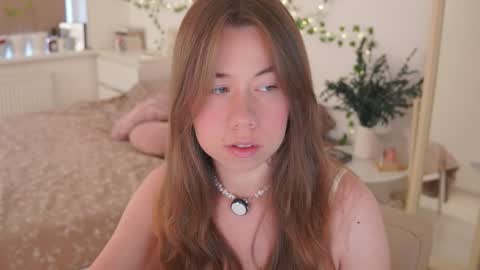 Snapshot of watermelon_sugar_ chatting on 18, 11, 2025 Tess Pls support me with Can we reach 155 my favorite number online show from 18, 11, 2025