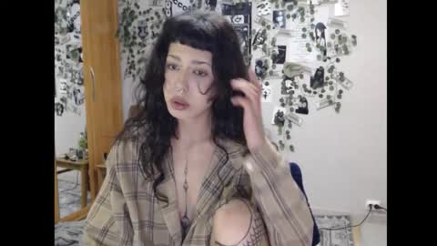 Snapshot of wavy_nights chatting on 6, 10, 2025 Mina online show from 6, 10, 2025