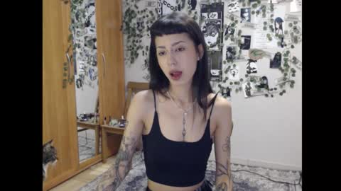 Snapshot of wavy_nights chatting on 24, 10, 2025 Mina online show from 24, 10, 2025