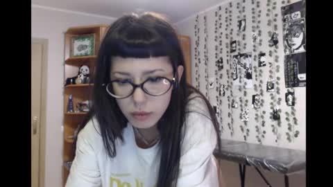 Snapshot of wavy_nights chatting on 14, 11, 2025 Mina online show from 14, 11, 2025