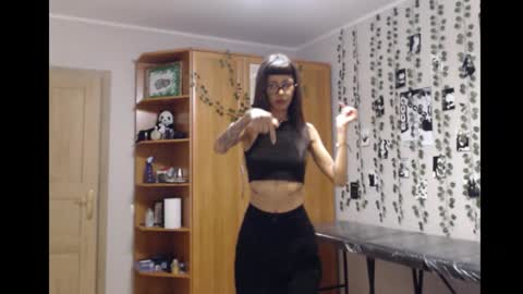 Snapshot of wavy_nights chatting on 17, 11, 2025 Mina online show from 17, 11, 2025