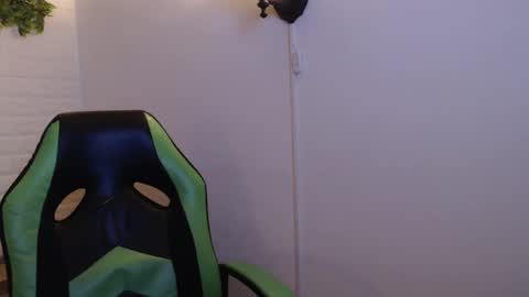 Trixie 3 online show from 1, 3, 2025